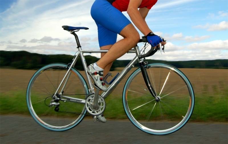 posizio-pedal-on-bike